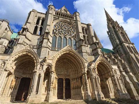 Catedral de San Pedro, Kiệt Tác Kiến Trúc Thiên Niên và Nơi Gặp Gỡ Phong Cách Tây Ban Nha!