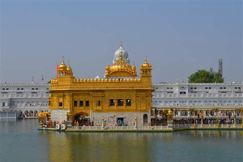 Chùa Golden Temple Lấp Lánh: Một Biểu Tượng Kiến Trúc Kỳ Diệu!