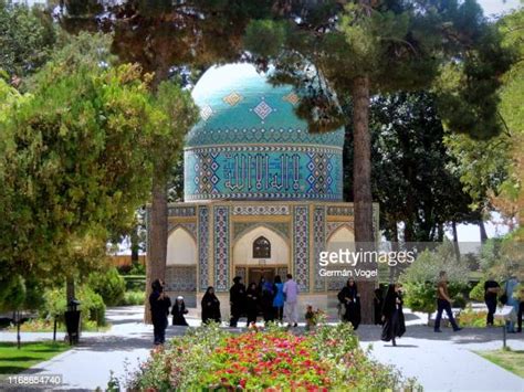 Nishapur's Turquoise Mausoleum: An Architectural Marvel and Spiritual Oasis!