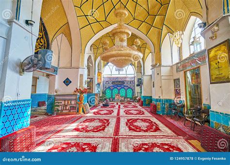  Shahzadeh Emambadi Mausoleum: Một kiệt tác kiến trúc độc đáo của thời Qajar!